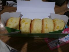 コーンパン１時間並びました。