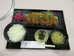 ライトアップ待ちの間の
レストラン「ウエステリア」で夕食
牛カツ御膳　1958円
