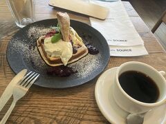 ランチは倉吉駅前でモッフルを。
悪くはないけど、モッフルとアイス、チーズクリームがあんまり合わない