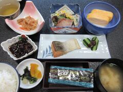 【13日目】11月3日（金）その1　濃霧・17℃
城山温泉（坂出市府中町）
7:00-7:30　朝食
焼き鯖、玉子焼き、煮豆、切り干し大根の煮物、サラダ、もろキュウ、焼き海苔、漬物といった伝統的な和定食。