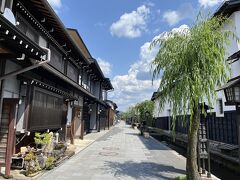 白壁の土蔵造りの家