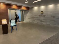 お昼ご飯を食べに早速ラウンジに向かいます。