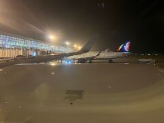 現地の23:30頃、ノイバイ国際空港に着陸。