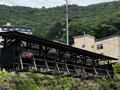 お次は東山温泉で足湯。
1430過ぎ。
鶴ヶ城から車で15分ほど。
開湯1200年。単純泉。