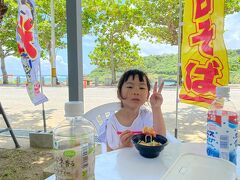 娘はどこ行ったかと言うと・・・
イムギャーマリンガーデンでシュノーケルしたそうです！

宮古そばを食べてピース！