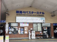 ここからバスで上高地に向かいます。
日曜日だったのですが大型バスには空席もありました。
新島々、上高地間のバス、帰りは予約制ですが行きは予約ではありません。