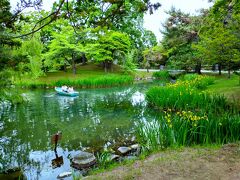 《中島公園》
緑豊かな池で、ボートを楽しむ観光客。
菊田さんが座ったベンチはどの辺だろう、ちょっと探してみたけれど、雲行きが怪しくなってきた～
急ぎ豊平館へ。