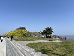三沢シティホテルをチェックアウト。
今日は三陸を南下し宮城県へ向かいます。

八戸を経由するので寄ろうかと思いましたが、さすがに混雑しています。
迷いましたが今回は通過。
八食センターなんていう食事も出来お土産も買える楽しい場所もあるんですけどね。以前GWに寄ったら劇混みでした。

少し先の蕪嶋神社に寄ります。