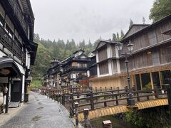 少し朝の温泉街を散策したいところですが、雨ということもあってすぐに出発しました。