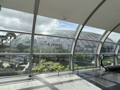 こんな建物なかった・・・こちらはJEWEL（ジュエル）です！まさに宝石のような建物。。。美しい。