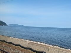 2日目は小樽に移動します。車窓の日本海が美しい