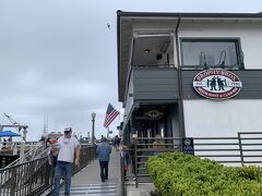 お昼ご飯はシーフードレストラン　BROPHY BROS.
119 Harbor Way, Santa Barbara
オープンの11時前に来ました。