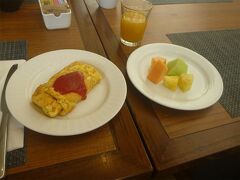 おはようございます。
旅もとうとう５日目。今日は再び、アイランダーテラスの朝食をいただきます。
再びオムレツステーションでオーダーする卵好きな私でありました。
