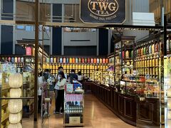 ラッフルズプレイス駅のすぐそばにTWGがあったので、ここでもお土産購入。