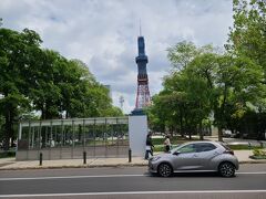 ストリームホテルから散々見えたテレビ塔。時間がないので外から見るだけ。