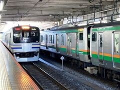 大船駅。
アクシデントで抑止中の東海道線下りをしり目に、千葉行横須賀線電車が定刻に来ました。どんどん数が減るE217系だ。これで千葉に返ります。

横浜市内と川崎市内は、バス路線が移動の命綱で、バスの路線、系統、本数をしっかり把握すれば、駅からかなり遠いポイントも効率よく廻れることが今回の旅行で実証されました。
逆に言うと、それだけバスの利用者は多いという事で、それ以上に道路も混雑する箇所が多いという事である。一方で、鎌倉武士のごとく山道を縦走すれば、体力勝負になるが意外な近道も可能なのである。
北総と違い、山あり谷あり谷津じゃなくて谷戸ありのハマは、楽しい所なのだ。