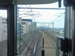 高架に上がると加古川駅に到着です。加古川行の快速も多く運転されています。