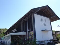 車で高速も使い二時間少し走りまして・・高知の東側の南国市　の道の駅
南国風良里　高速のインター降りてすぐの場所でした。