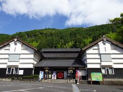 モネの庭を出て、自動車専用道路に乗り、柏木インターで降り、中岡慎太郎館へ
自動車で走ればここまではあっという間でしたが、奈半利川にそった左右は険しい山の続く小高い場所にありました。
すぐ近くには生家も復元されてあります。