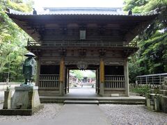 仁王門が立派　弘法大師も門前にたってらっしゃる
高知の札所は、その距離の長さから　修行の道　と言われますが、高知の最初の札所とされるお寺
弘法大師は19歳の時、室戸岬近くの洞窟に籠り修行をしたとされています。
弘法大師悟りの地とされています、室戸は。
その後807年嵯峨天皇の勅使として再び室戸岬を訪れ、このお寺を開きました。
