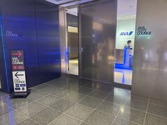 →　ANAスイートラウンジへ。