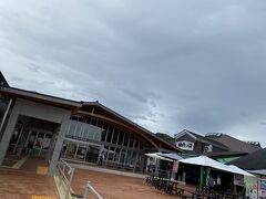 とても綺麗な道の駅と思ったら
奥の野菜等の売り場は、古かったので、、、
トイレ、休憩所だけ新しくされたのでしょうね
狭い店内ですが、品数はまあまあありました
長崎土産も多く置いてました
現金オンリーのお店が多いです