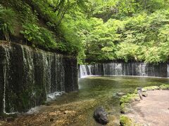 軽井沢駅前でレンタカーを借りて、白糸の滝へ
駅から３０分位でした。
来て良かったと感動しました