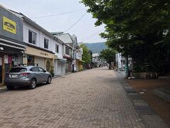 夕食まで暫く時間があったので、夕暮れ時の旧軽井沢銀座通りを散歩