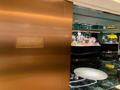 アーケードの地下1階にありました
こちらも高級な雰囲気
チョコだけでなく、チョコをコーティングしたクッキーも売ってたりしました
が、私は何も買わず…

一緒に行った家族は買ってましたね