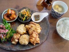 斑鳩名物
国産鶏肉・大和麩・ソイミート
三種竜田揚げランチ　１３００円
健康的でいろんな味が楽しめて おいしかったです
ロボットみたいなのが いっぱいいました