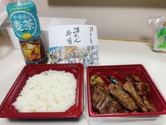 牛たんと言ったらやっぱり麦飯ですよね～!(写真だと、白米にしか見えないけど)　

牛たん、めちゃくちゃ久しぶりに食べた気がします。　美味しかったです!