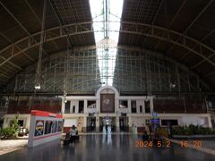 こちらバンコク駅とも言われる、バンコクで最大の駅。最大の駅とは言っても、近年はバンス―中央駅などができた関係で徐々に縮小傾向にあるようで、少し閑散としていました。バンコクの中心駅とのこで、来てみたかったスポットです。