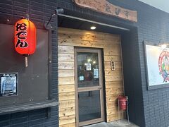 ご多分に漏れず、宮古島もオーバーツーリズムのようで、食事はすべて予約が必要。
初日の夕食は、島おでんの「えびす」さん。
　七福神で覚えていたら、「たから」という別の店に突撃したせいで、ちょっと遅れちゃいましたが、快く入れてくださいました。