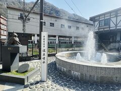 駅前の名物の「温泉噴水」！

宇奈月温泉な車でないと行きにくい場所なのかと思い込んでましたが、そんなことなかったです。
電車旅もいいですね^_^