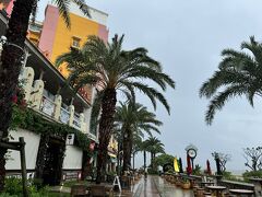 いやいやとんでもない雨だった


アメリカンビレッジに来ました

どんより