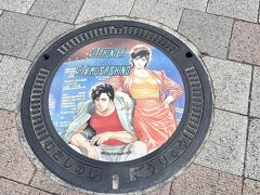 シティーハンターの絵柄のマンホール。