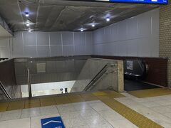 東京駅から横須賀線で北鎌倉へ向かいます。

２年前も乗ったはずだけど、ホームが地下だということをすっかり忘れていました。