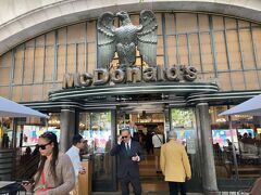 定番のマクドナルドですね。