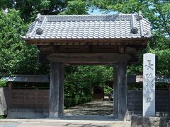 嫁入り舟の時間にはまだまだあるので、船頭さんが話していた長勝寺へ行くことにしました。

源頼朝が武運長久を祈願して創建し、後に水戸光圀が再興させた臨済宗の名刹。



