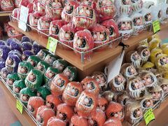 藤岡市の「道の駅　ららん藤岡」。
ガトーフェスタハラダや肉の駅がある大きな道の駅で、観覧車にも乗れる！

ダルマがいっぱい・・、高崎ダルマって有名だったような。
