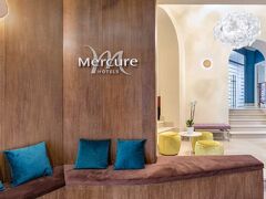 ☆メルキュール・アンジノ Mercure Napoli Centro Angioino

20時10分チェックイン
フロントとその周辺はスタイリッシュ
外観はオーソドックスないで立ちなので、リニューアルしたのだろう。