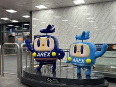 5月7日（火）

目が覚めたら、胃も腕も痛みはなくなってた。
良かった。

コーヒーと昨日の残りのクリームパンで朝食を済ませ、試しに計量してみたら、バックパックが4.1kg小っちゃい方のバッグが1.5kgの合計5.6kg
来た時より0.7㎏ほど増えたのは、お土産買った分だね。

7:30過ぎに宿を出発。

ソウル駅で飛行機のチェックインをして紙の搭乗券を発券してもらえば、出国審査もここでできる。
「私の前の客はチェックインカウンターで粘るの法則」が発動されて搭乗券もらうのにちょっと時間かかったけど、出国審査は秒の速さで終了。