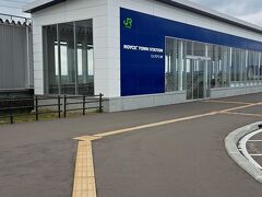 ＡＭ１１時５２分。
「ロイズタウン駅」前にて下車。