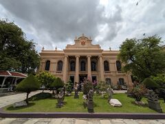 12:14 ワット・プラケオ博物館に休憩を兼ねて。