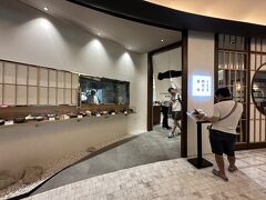 【うなぎ 四代目 菊川】

看板商品である『一本うなぎ』とやらが、気になって、気になってしょうがなかった。