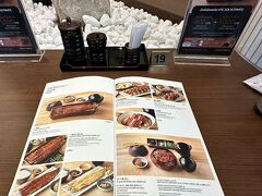 【うなぎ 四代目 菊川】

ただ、店に着いて驚いたのは、超満員であった事...しかも、客はほぼタイ人か、外国人（隣に座っていたのも韓国人の女性だった）...