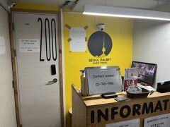 スタッフの部屋みたいな私の部屋。
友達のひろりんが、窓ないし嫌だったし、スタッフ部屋だと思う客にノックされると言ってた。

私もその部屋になった。

3000円くらい