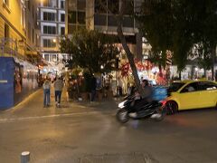 夜のアテネを見ながら
