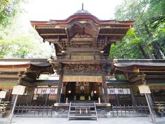 下社の春宮は秋宮から近くに位置しています。立派な建物と、周囲の雰囲気がパワースポットという感じでした。