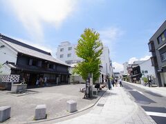 お城に行く前に、蔵のある中町通りの街歩きをしました。お店も色々あり、食事の後だったので飲食はしませんでしたが散策も楽しめました。